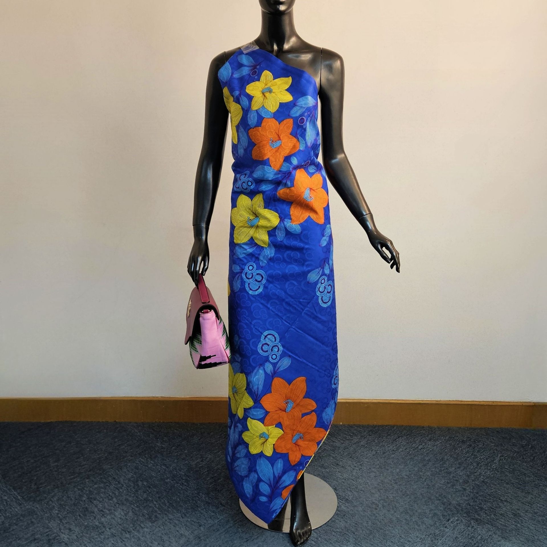 Estampado Floral en tela de ce - Sewing Batik reseña y precio